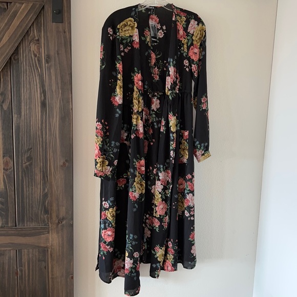 Torrid new with tags Kimono size 00 #D - Picture 3 of 12